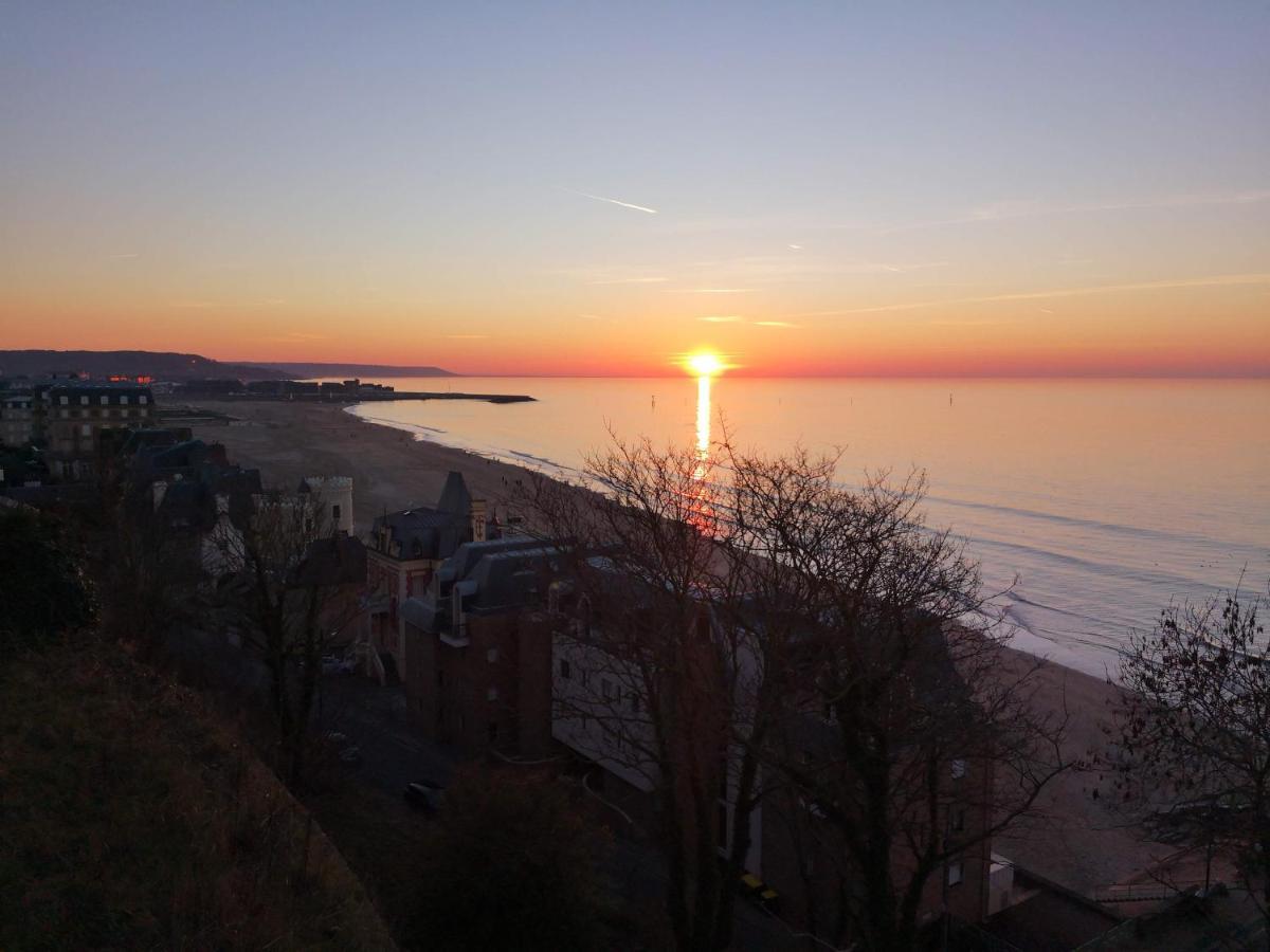 Du Cote De Chez Swann 1 Bed & Breakfast Trouville-sur-Mer Dış mekan fotoğraf